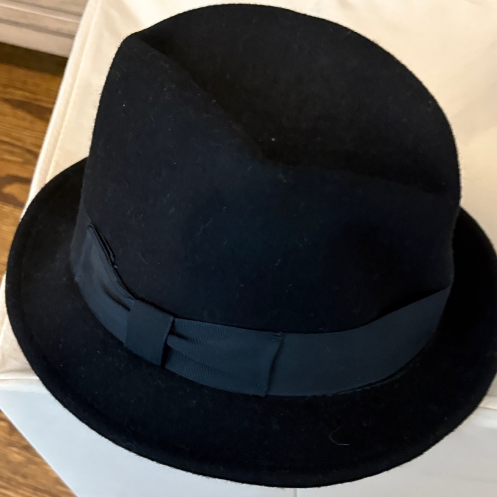 Stylish Black Fedora Hat - Picture 3 of 3